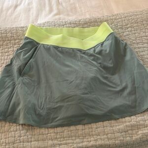 Lululemon skirt. Worn once. Size 6